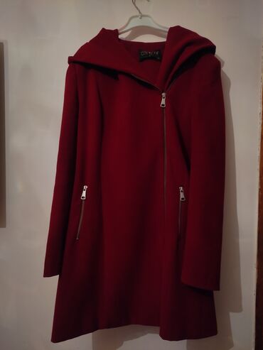 qadın qış paltoları: Tünd qırmızı (bardoviy) palto (şəkildə kimi). Türkiyədən. Çox yaxşı