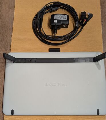 Druga oprema za računare i laptopove: Wacom One – ekran za crtanje sa olovkom (pen display) NAPOMENA: USB-C — 3