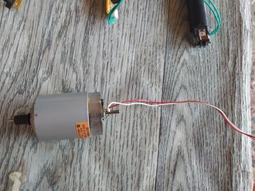 Жёсткие диски (HDD): Kiçik ölçülü elektrik mühərriki, müxtəlif layihələrdə və cihazlarda