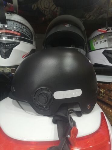 Moto dəbilqələr: 1 ci şəkildəki Moto kaska 29-azn 2 ci və 3cü şəkildəki Moto kaskalar — 9