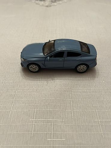 Uşaq dünyası: Masaüstü kolleksiya üçün metal oyuncaq maşın maketi - Tip: sedan — 3