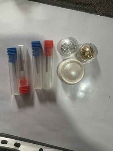 Инструменты и тележки для инструментов: Те самые двухсторонные формачкии Набор материалов для маникюра: - — 12