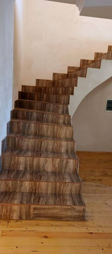 Həyət evləri və villaların satışı: Yeni suraxanida 104 konecine yaxin xozeykasiz 2 mertebe 4 otaq bow — 4