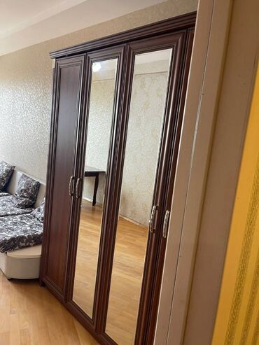 Uzunmüddətli kirayə mənzillər: Nizami rayonu E. Süleymanov küçəsində 18 mərtəbəli binanın, 10-cu — 9