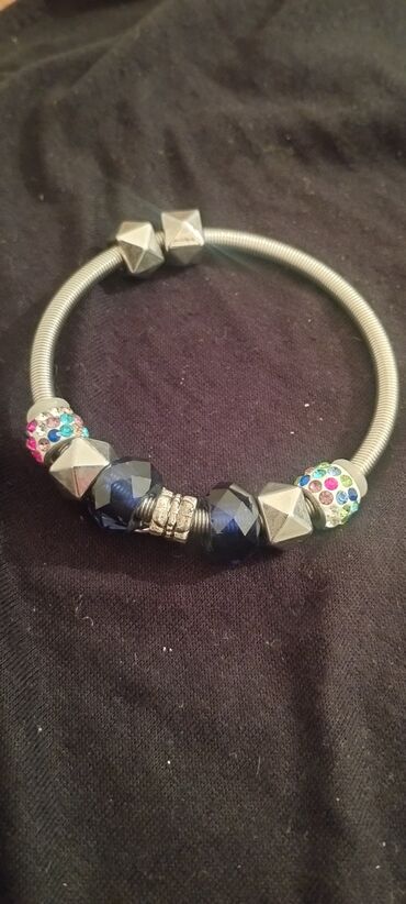 Üzüklər: Böyük həcmli qadın üzük kolleksiyası - Ümumi sayı: 12 ədəd - — 25