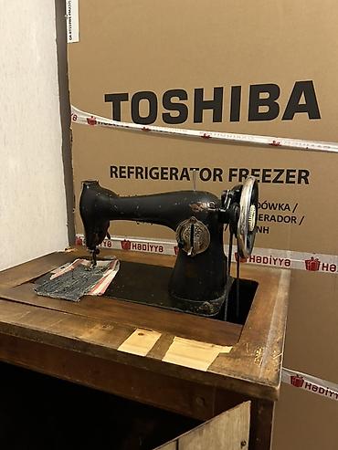 Tikiş maşınları: Məhsul: Ayaqla idarə olunan mexaniki tikiş maşını və taxta dolab-stol — 4