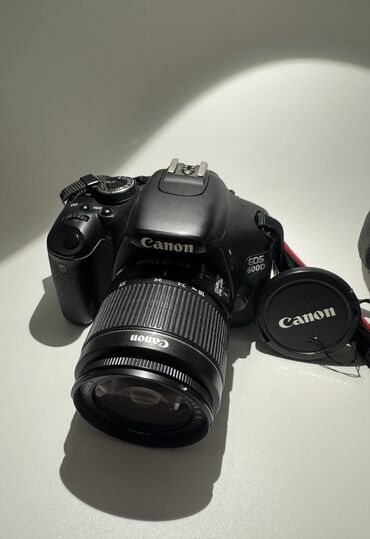 Фотоаппараты: Canon EOS 600D (также известный как Rebel T3i в Северной Америке) —