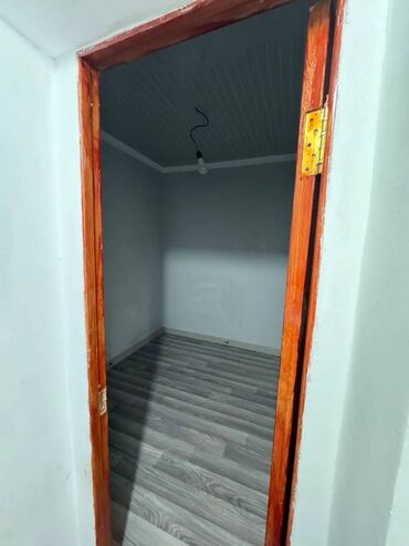 аренда помощения: 1 бөлмө, Кыймылсыз мүлк агенттиги, Чогуу жашоосу жок, Эмерексиз
