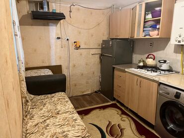 Köhnə tikili: Neftçilər metrosuna 5 dəqiqəlik məsafədə ev satılır(2 ev)1 otaq 3-ə -da lalafo.az — 18 Köhnə tikili: Neftçilər metrosuna 5 dəqiqəlik məsafədə ev satılır(2 ev)1 otaq 3-ə — 18