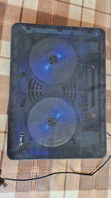 Мониторы: İki ventilatorludur. Tam işlək vəziyyətdədir, USB ilə qoşulur. Laptop