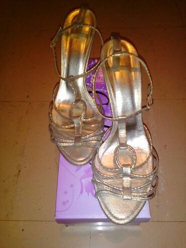 balea za umivanje lica: Sandale, Massimo Dutti, 40