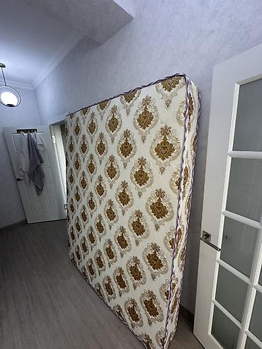 Спальные матрасы: Матрас с классическим декоративным узором. Светлая обивка с орнаментом — 4