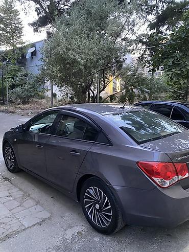 cruze led: Chevrolet Cruze: 1.8 l | 2010 il 280000 km Sedan — 4