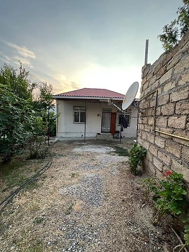Həyət evləri və villaların satışı: Maştağa gülçülük 22 nömrəli məktəbin yanı 3 otaq 1 mətbəx şəxsi tikili — 1