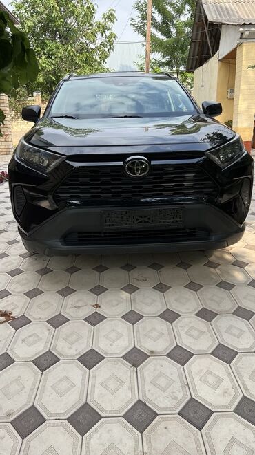 рав 4 2020 цена бишкек: Черный кроссовер Toyota RAV4 с характерным дизайном передней части