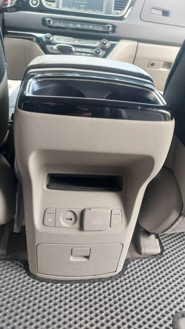 Kia: Kia Carnival: 2017 г., 2.2 л, Автомат, Дизель, Минивэн — 10