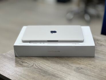 Apple MacBook: Apple MacBook, 13.3 ", Intel Core i5, 256 GB — 16