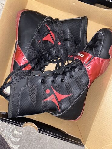 свадебное платье для беременных напрокат: Боксерские ботинки Кангури (модель с высоким берцем), черно‑красная