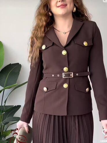 Dəstlər, kostyumlar: Qadın dəst – qızılı düyməli pencək və pliseli ətək - Model: İki — 3