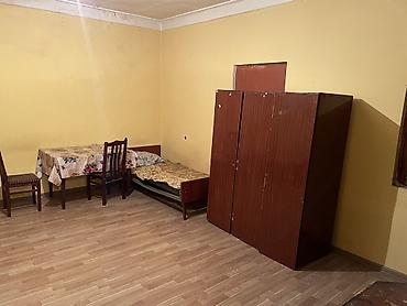 Kirayə otaqlar: Kirayə otaq – sadə, geniş və işıqlı - Ümumi: 2 otaqlı yaşayış sahəsi — 3