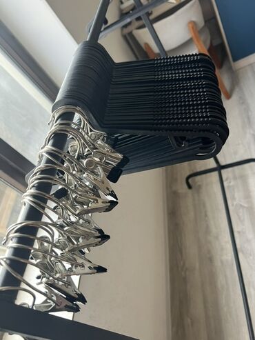 Mağaza asılqanları: 1 ədəd 1 manat 30 ədəddir Metal paltar asqısı klipləri – çoxlu sayda — 12