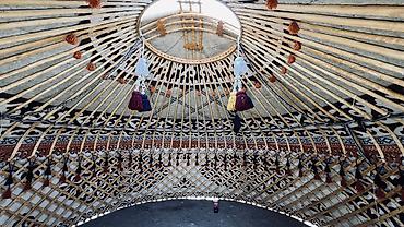 Аренда юрт: Аренда юрты, Каркас Деревянный, 85 баш, Стол, С полом, Казан — 21