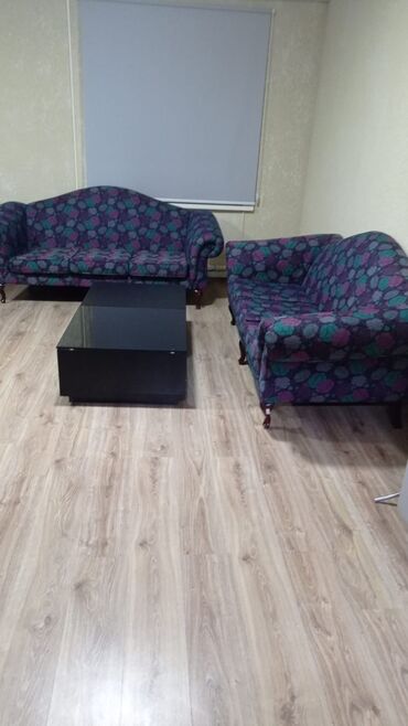 кара балта мебел: Түз диван, Колдонулган