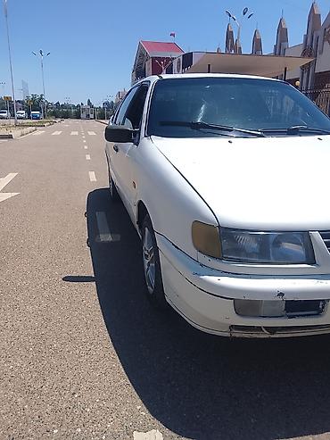 Volkswagen Passat: 1994 г., 1.8 л, Кол менен иштөөчү, Бензин, Седан — 2