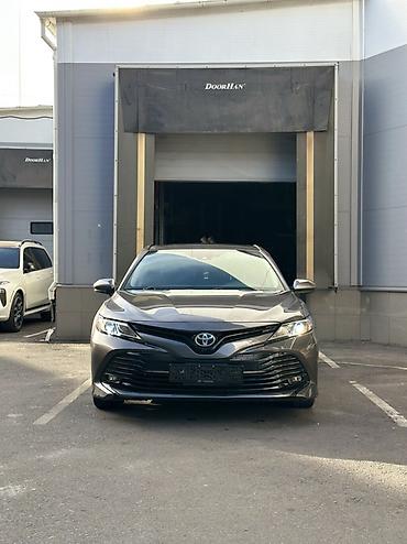 Toyota Camry: 2020 г., 2.5 л, Автомат, Гибрид, Седан