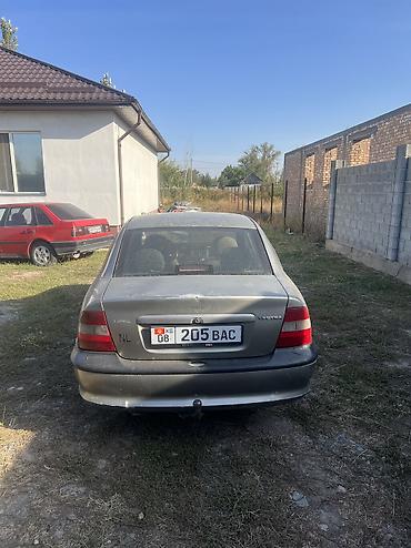 Opel: Opel Vectra: 1997 г., 1.8 л, Кол менен иштөөчү, Бензин, Седан — 3
