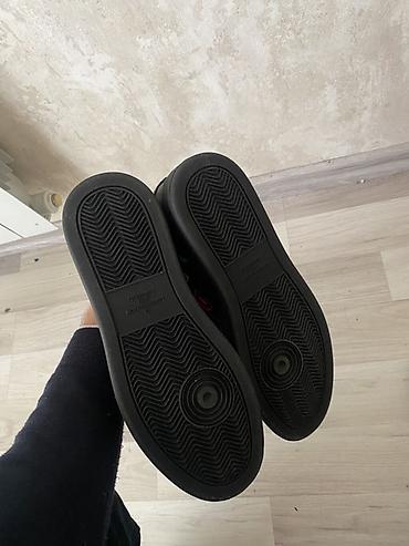 luis vuitton: Məhsul: Kişi idman ayaqqabısı Təsvir: - Rəng: qara baza, çoxrəngli — 4