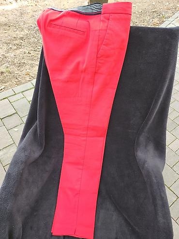 Pantalone: ZARA ženske pantalone – crvene - Model: slim/uzan kroj - Veličina — 5