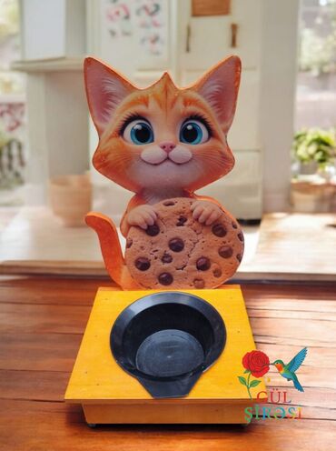 ağ pişikler: Məhsul: Pişik temalı qidalandırıcı stendlər - Dizayn: Taxta əsaslı