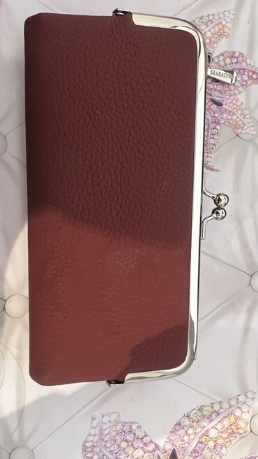 Кошельки: Кожаные женские кошельки. Особенности: - Компактный формат с клапаном — 9