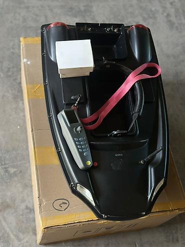 Прикормочные кораблики и кормушки: Кормораздаточная лодка для рыбалки (радиоуправляемая) - Двухпонтонный — 3