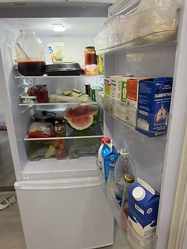 mini refrigerator: Холодильник двухкамерный, белый, с нижней морозильной камерой — 4
