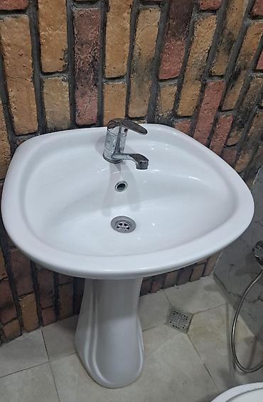 asbaz formasi: Ayaqüstü hamam lavabosu və qarışdırıcı kran - Material: sanitar — 1