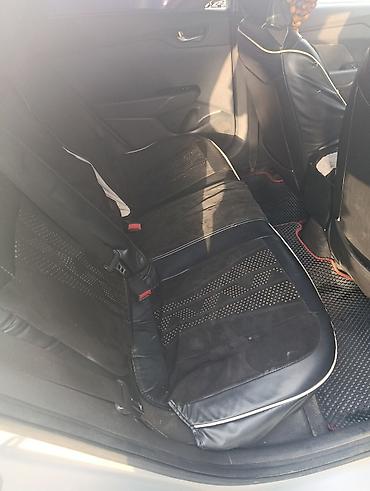 mp3 player купить: Салон Hyundai с автоматической коробкой передач. На фото представлен — 3