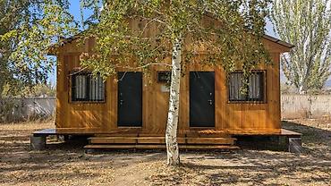 Продажа коттеджей и домов: Продается новый коттедж, состоящий из двух номеров, в каждом номере — 2