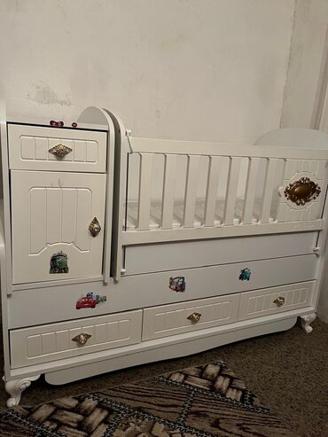 Oğlan və qız üçün, Yeni, Dördbucaq, Beşik, Matras ilə, Yellənmə mexanizm ilə