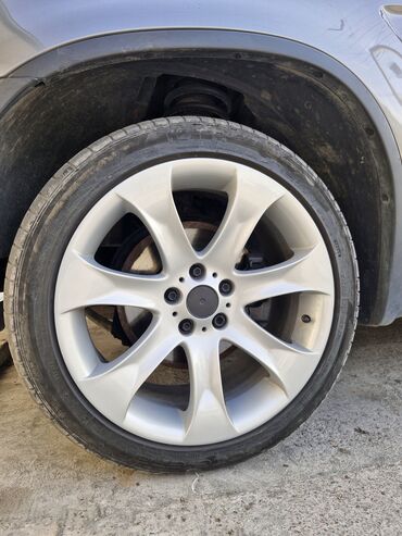 шины на фит: Дөңгөлөктөр монтажда 275 / 40 / R 20, Жай, Колдонулган, Комплект, Жеңил унаалар, Куйма, тешиктери - 5