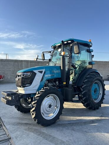 çirkab su maşını: Yeni RD1004 modeli traktor. Mavi və ağ rənglərdə, kabinli və müasir