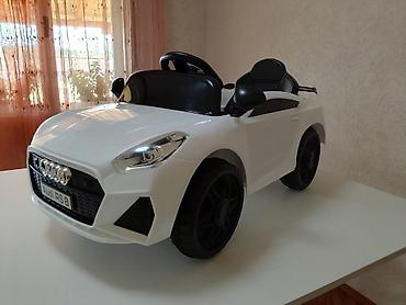 waikiki dečije kosulje: Električni automobil za decu – “Audi RS8”, bela boja - Realističan — 4