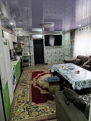 Продажа коттеджей и домов: Дом с участком. Планировка и оснащение: - Просторная гостиная-кухня — 1