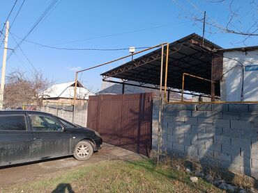 куплю дом в бишкеке: Дом, 60 м², 3 комнаты, Риэлтор, Старый ремонт