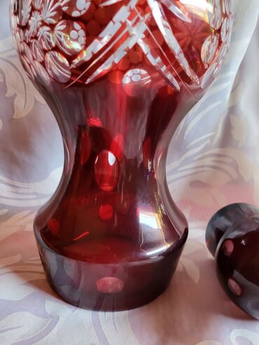 Čaše: Flasa kristal,rubin boje za zestoko pice. 60,70te. Flasa — 8