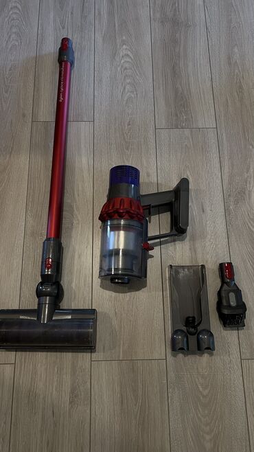 dyson пылесос: Пылесос Дайсон 
Продам на запчасти 
Сел аккумулятор
Цена договорная