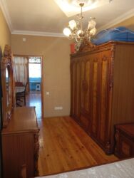 Uzunmüddətli kirayə mənzillər: Nəsimi rayonu ərazisində yerləşən 4 Mikrayonda Metro Nəsimi metrosuna — 10