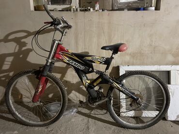 велосипед 14 дюймов: Rambo markalı dağ velosipedi. Qara və qırmızı rənglərdə olan bu