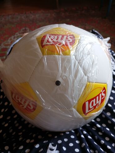 спортивный рюгзак: Футбольный новый мяч оригинал обращаться по номеру цена 1500сом